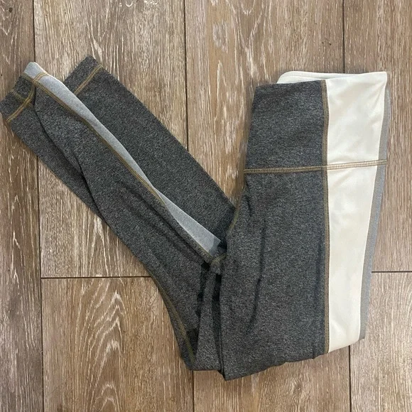 Athleta Women’s Elation Sport Gray and White Striped Leggings - XS - Picture 4 of 9